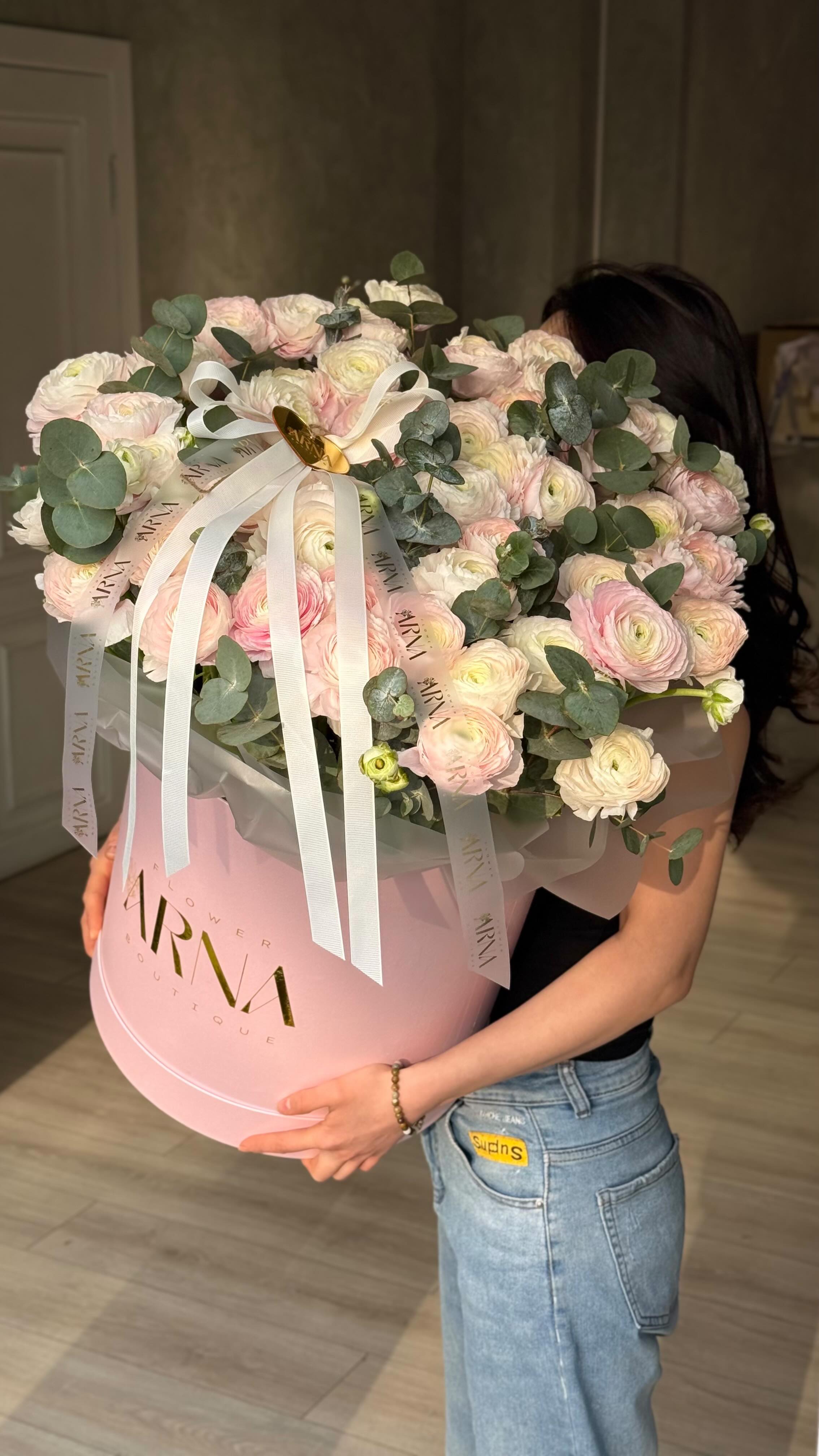 Цветы в коробках
