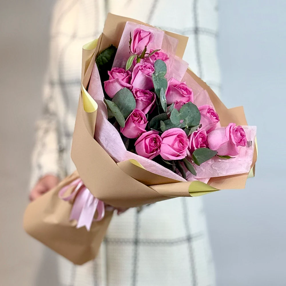 15 розовых роз