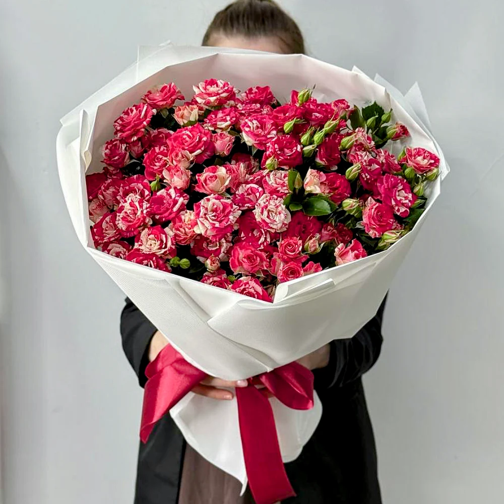 Букет из 19 нежных кустовых роз