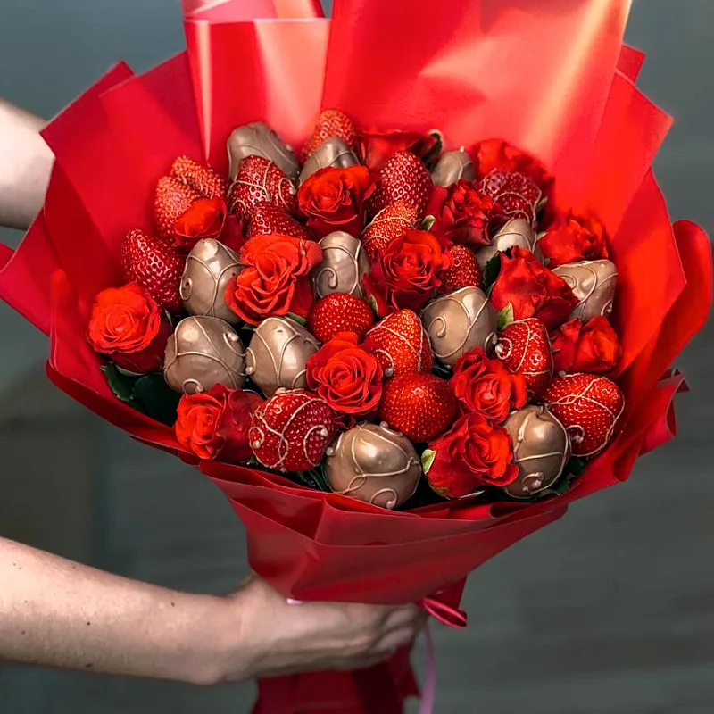 Букет из клубники Красный бархат